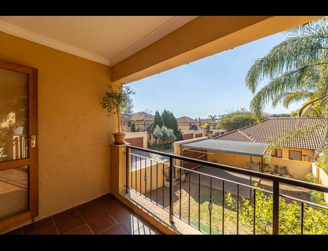 2 BEDROOM TOWNHOUSE FOR SALE IN LONEHILL